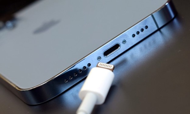 چرا پورت USB-C برای آیفون ۱۵ انتخاب بهتری است؟